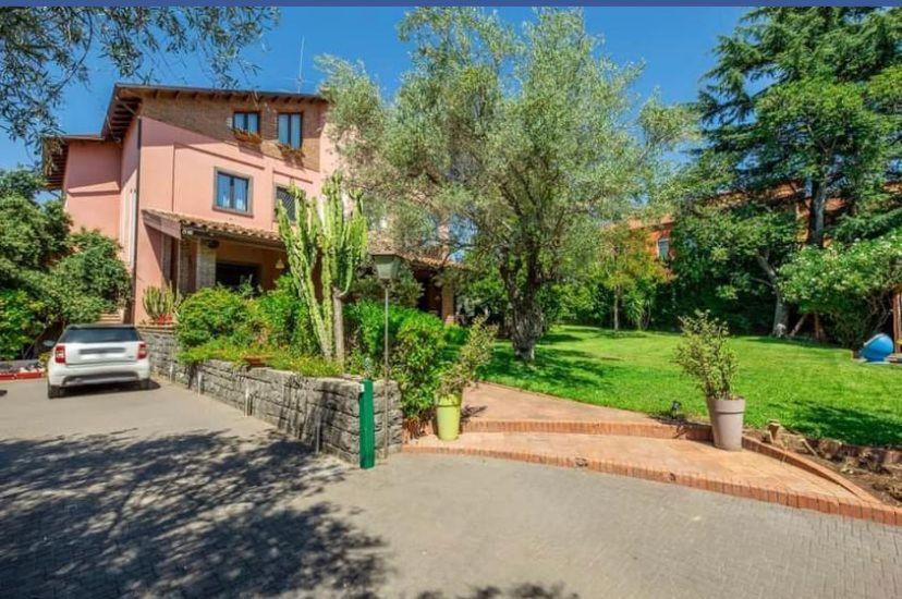 Ottomood B&B And Apartments Tremestieri Etneo Bagian luar foto