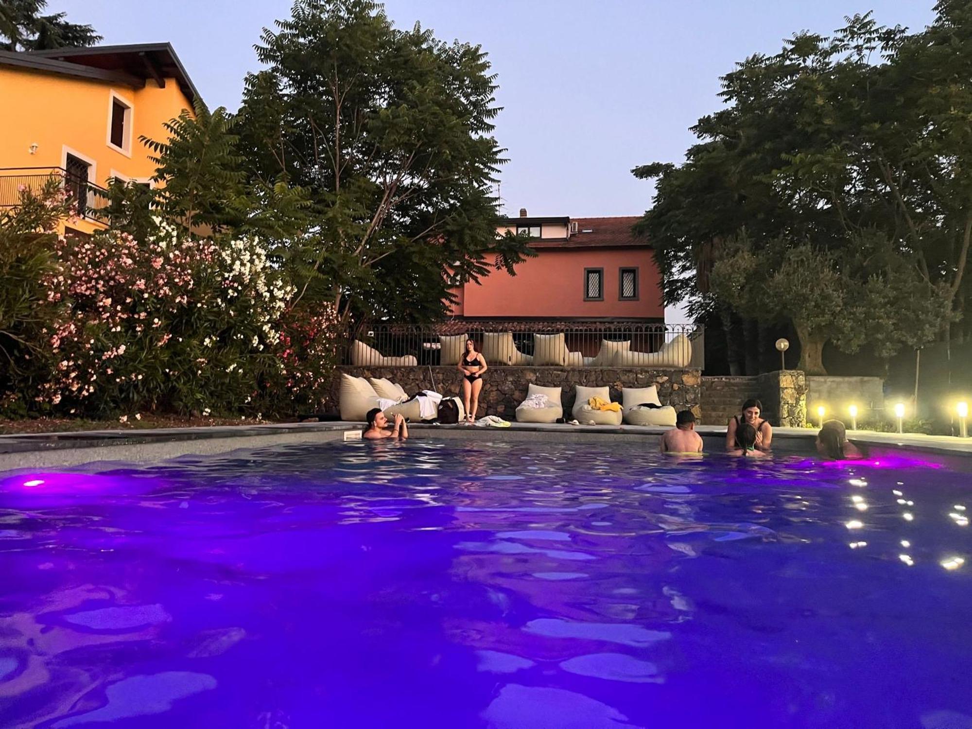 Ottomood B&B And Apartments Tremestieri Etneo Bagian luar foto