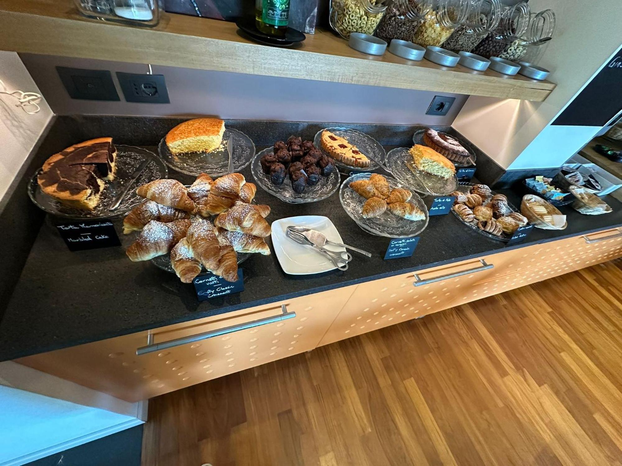 Ottomood B&B And Apartments Tremestieri Etneo Bagian luar foto
